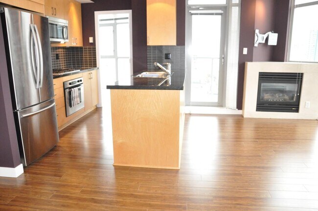 1050 Smithe St in Vancouver, BC - Building Photo - Building Photo