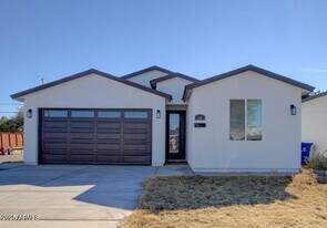114 N 3rd St in Avondale, AZ - Building Photo