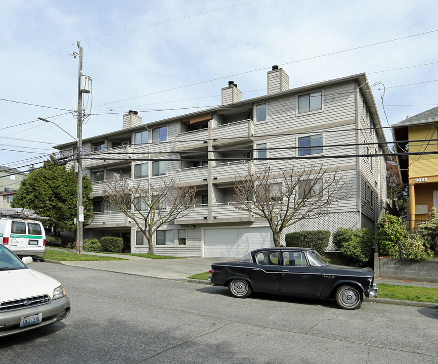 Quincy Apartments in Seattle, WA - Building Photo