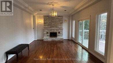 2501 Mississauga Rd in Mississauga, ON - Building Photo - Building Photo