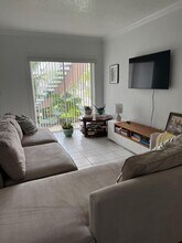 7921 East Dr in North Bay Village, FL - Foto de edificio - Building Photo