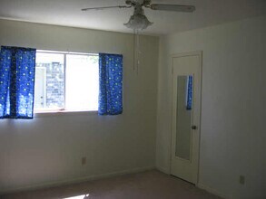 330 N Forest Blvd in Houston, TX - Building Photo - Building Photo