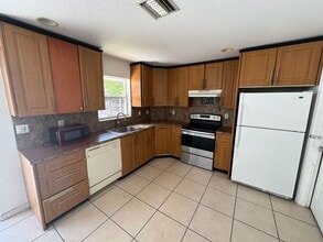 2380 Saranac Ave in West Palm Beach, FL - Building Photo - Building Photo
