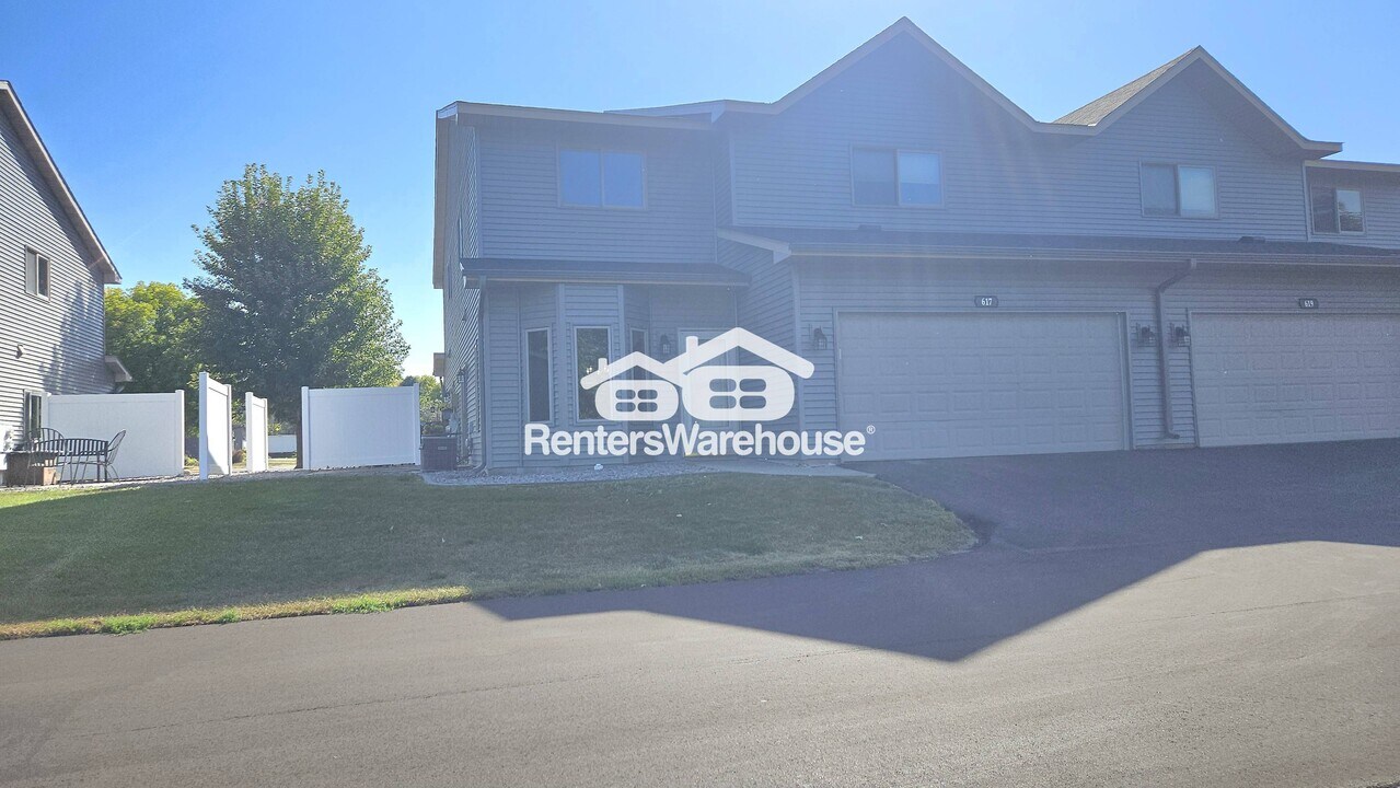 617 2nd St NW in New Prague, MN - Building Photo