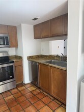 6860 SW 45th Ln in Miami, FL - Building Photo - Building Photo