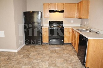 10605 Glenayr Dr in Camby, IN - Foto de edificio - Building Photo