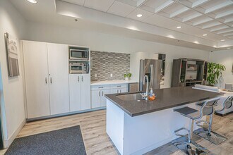26701 McBean Pkwy in Santa Clarita, CA - Building Photo - Building Photo