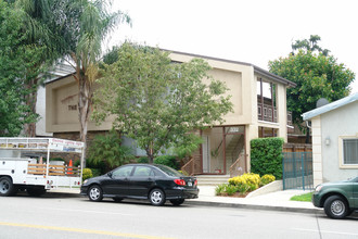 332 E Verdugo Ave in Burbank, CA - Building Photo - Building Photo