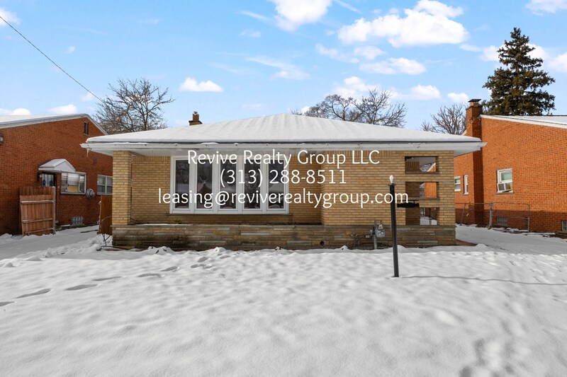 20241 Kentfield St in Detroit, MI - Building Photo