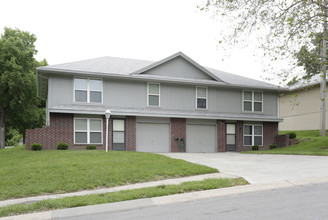 Continental North in Gladstone, MO - Foto de edificio - Building Photo