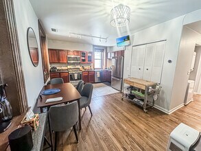 559 W Surf St in Chicago, IL - Building Photo - Building Photo