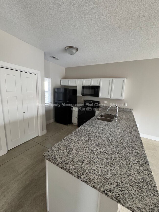 8160 E 34th St in Wichita, KS - Building Photo - Building Photo