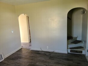 832 Adrian St in Waterloo, IA - Building Photo - Building Photo