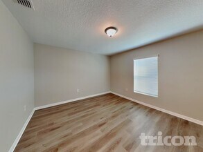 1130 Alloway Ave in Spring Hill, FL - Foto de edificio - Building Photo