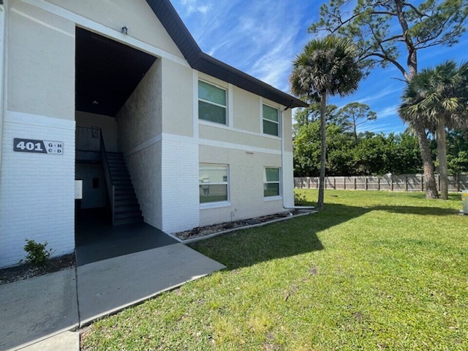 401C Banana Cay Dr in South Daytona, FL - Foto de edificio