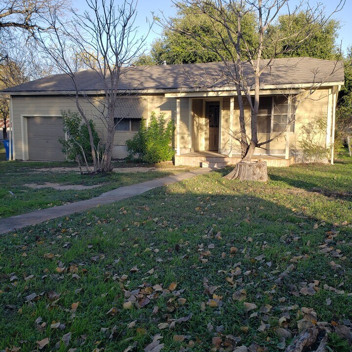 908 Porter St in Taylor, TX - Building Photo
