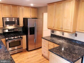 7109 Captains Cove Ct in Alexandria, VA - Building Photo - Building Photo