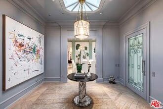 2353 Bowmont Dr in Beverly Hills, CA - Building Photo - Building Photo