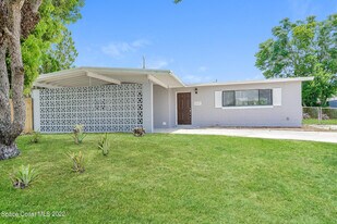 1235 Thoreau St in Titusville, FL - Building Photo