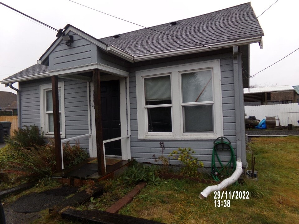 2830 Aberdeen Ave in Hoquiam, WA - Building Photo