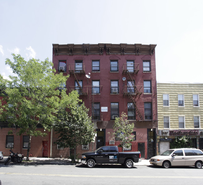 273-277 Grand St in Brooklyn, NY - Building Photo - Building Photo