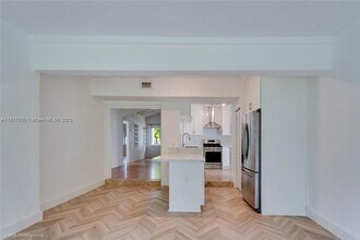 1615 Bay Dr E in Miami Beach, FL - Foto de edificio - Building Photo