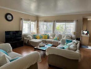 212 N Catalina Ave in Redondo Beach, CA - Foto de edificio - Building Photo