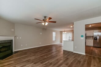 713 Marjam Ln in Fuquay Varina, NC - Foto de edificio - Building Photo