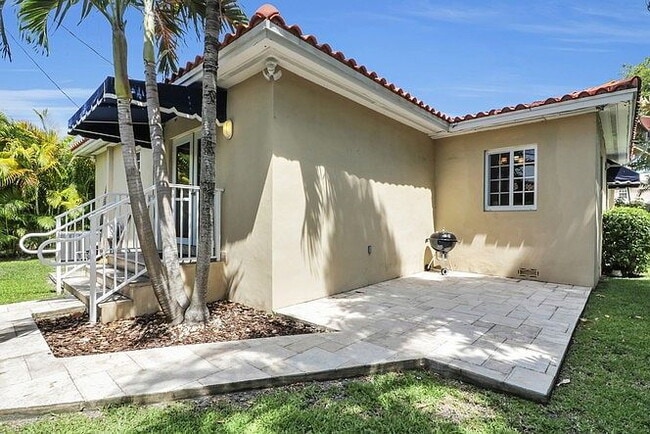 525 Loretto Ave in Coral Gables, FL - Building Photo - Building Photo