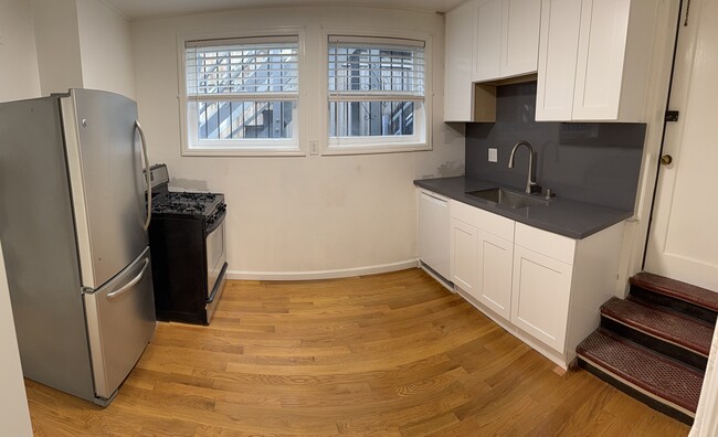 2805 Greenwich St, Unit 2805.5