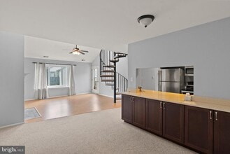 4820B Aberdeen Dr in Mount Laurel, NJ - Building Photo - Building Photo