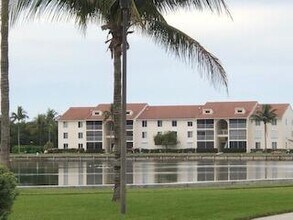 4492 NE Ocean Blvd-Unit -3 in Jensen Beach, FL - Building Photo - Building Photo