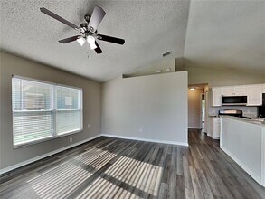 7323 R J Cove Ct in Orlando, FL - Building Photo - Building Photo