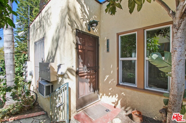 1394 Edgecliffe Dr in Los Angeles, CA - Building Photo - Building Photo