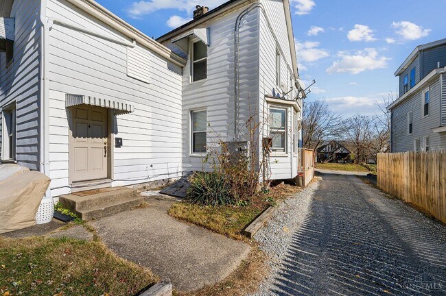 5651 Ridge Ave in Cincinnati, OH - Building Photo - Building Photo