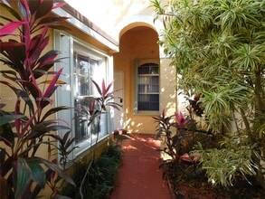 2851 River Run Cir W in Miramar, FL - Building Photo - Building Photo