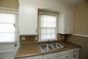 The Residences at Linwood in Wichita, KS - Building Photo