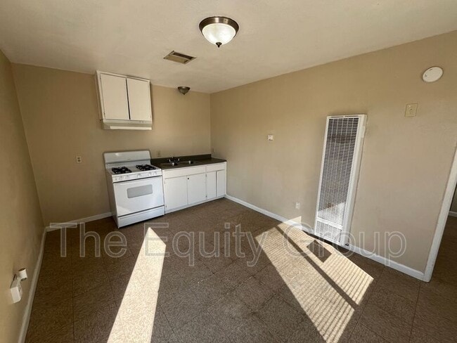 9310 Rd 236 in Terra Bella, CA - Building Photo - Building Photo