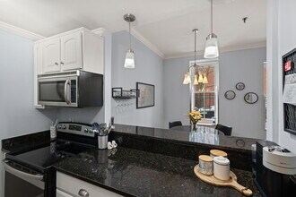 30-34 E Concord St, Unit 2 in Boston, MA - Building Photo - Building Photo