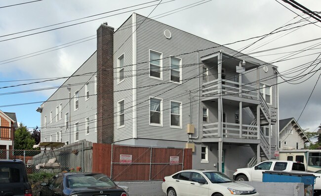 McCarthy Apartments in Tacoma, WA - Foto de edificio - Building Photo
