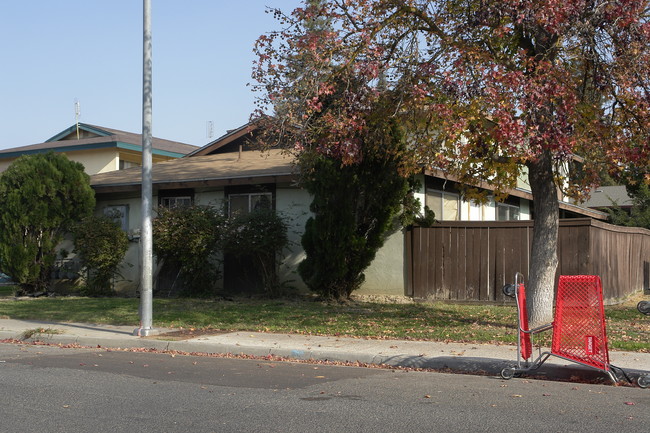 3312 Santa Rosa Ct in Merced, CA - Foto de edificio - Building Photo