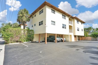 Highland Towers in Fort Lauderdale, FL - Building Photo - Building Photo