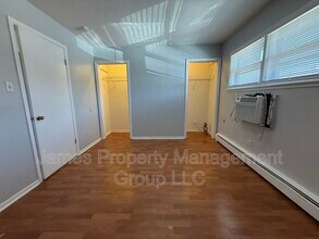 39 King Arthur Ct in New City, NY - Building Photo - Building Photo