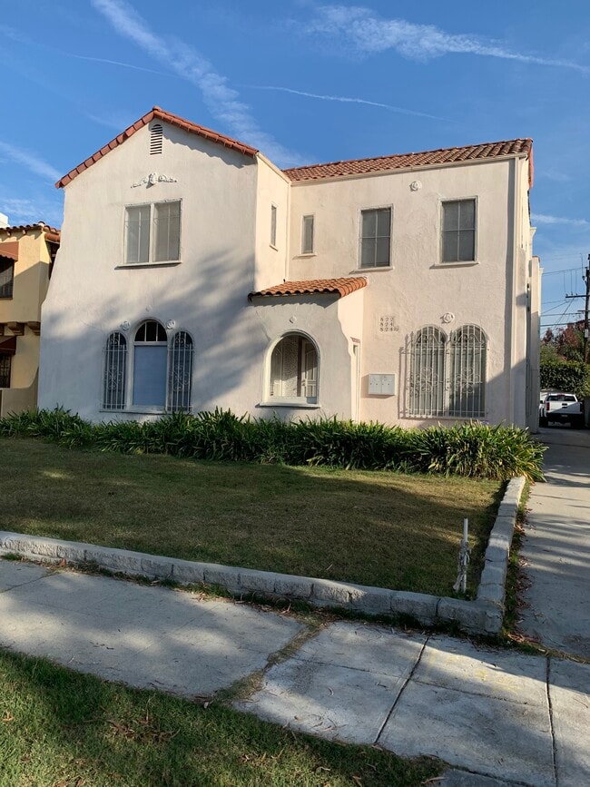 property at 822 S Curson Ave