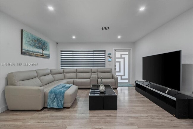 850 SW 31st Ave in Fort Lauderdale, FL - Building Photo - Building Photo