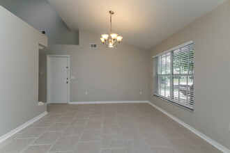 2002 Alafia Oaks Dr in Valrico, FL - Building Photo - Building Photo
