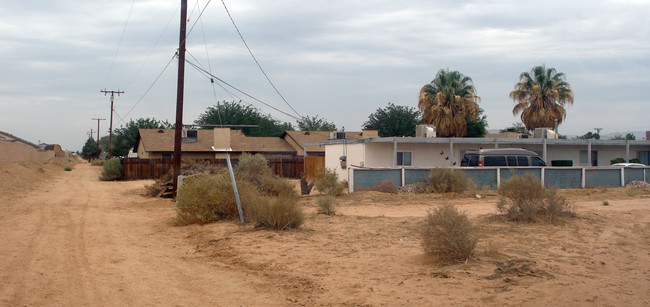 13222 Mohawk Rd in Apple Valley, CA - Foto de edificio - Building Photo