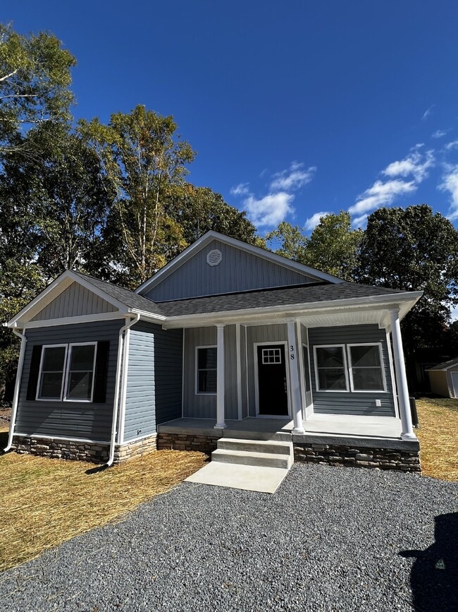 38 Meadow View Ln in Colonial Beach, VA - Foto de edificio - Building Photo