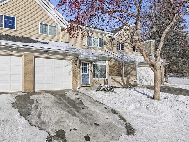 18071 Settlers Way in Eden Prairie, MN - Building Photo - Building Photo
