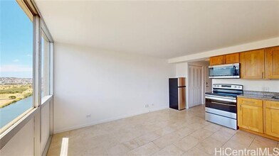 2211 Ala Wai Blvd in Honolulu, HI - Building Photo - Building Photo